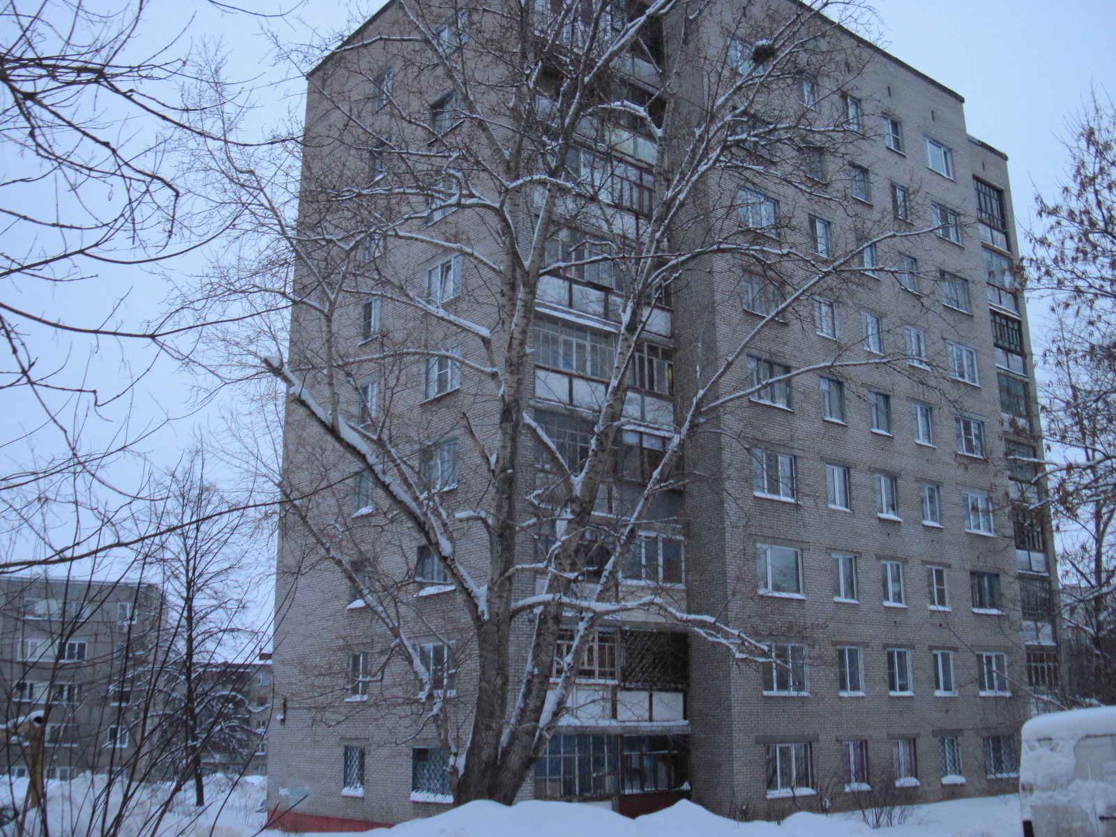 обл. Вологодская, г. Череповец, ул. Архангельская, д. 27-фасад здания