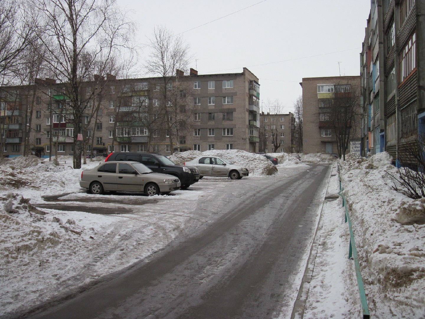 обл. Вологодская, г. Череповец, ул. Ветеранов, д. 26-придомовая территория