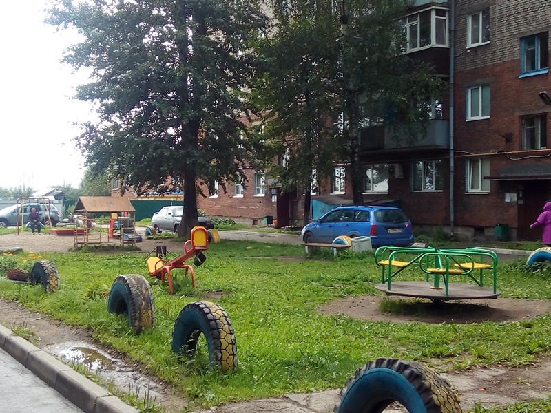 обл. Вологодская, р-н. Череповецкий, д. Ясная Поляна, ул. Механизаторов, д. 2а-придомовая территория