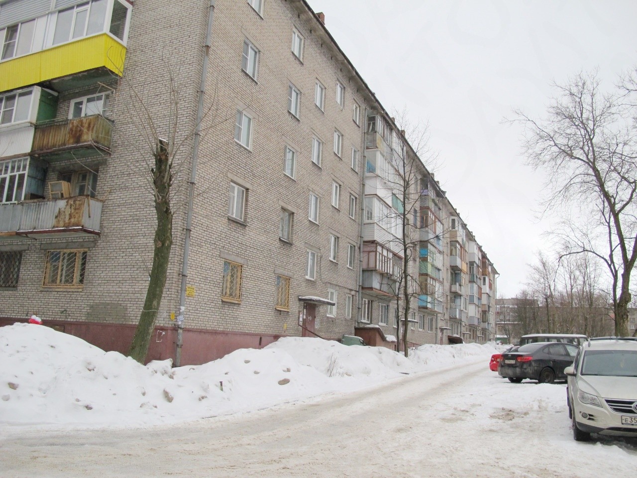 обл. Вологодская, г. Череповец, ул. Комсомольская, д. 37-фасад здания