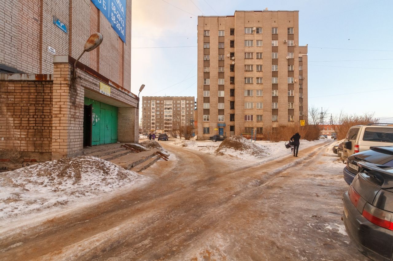 обл. Вологодская, г. Череповец, ул. Маяковского, д. 13-придомовая территория