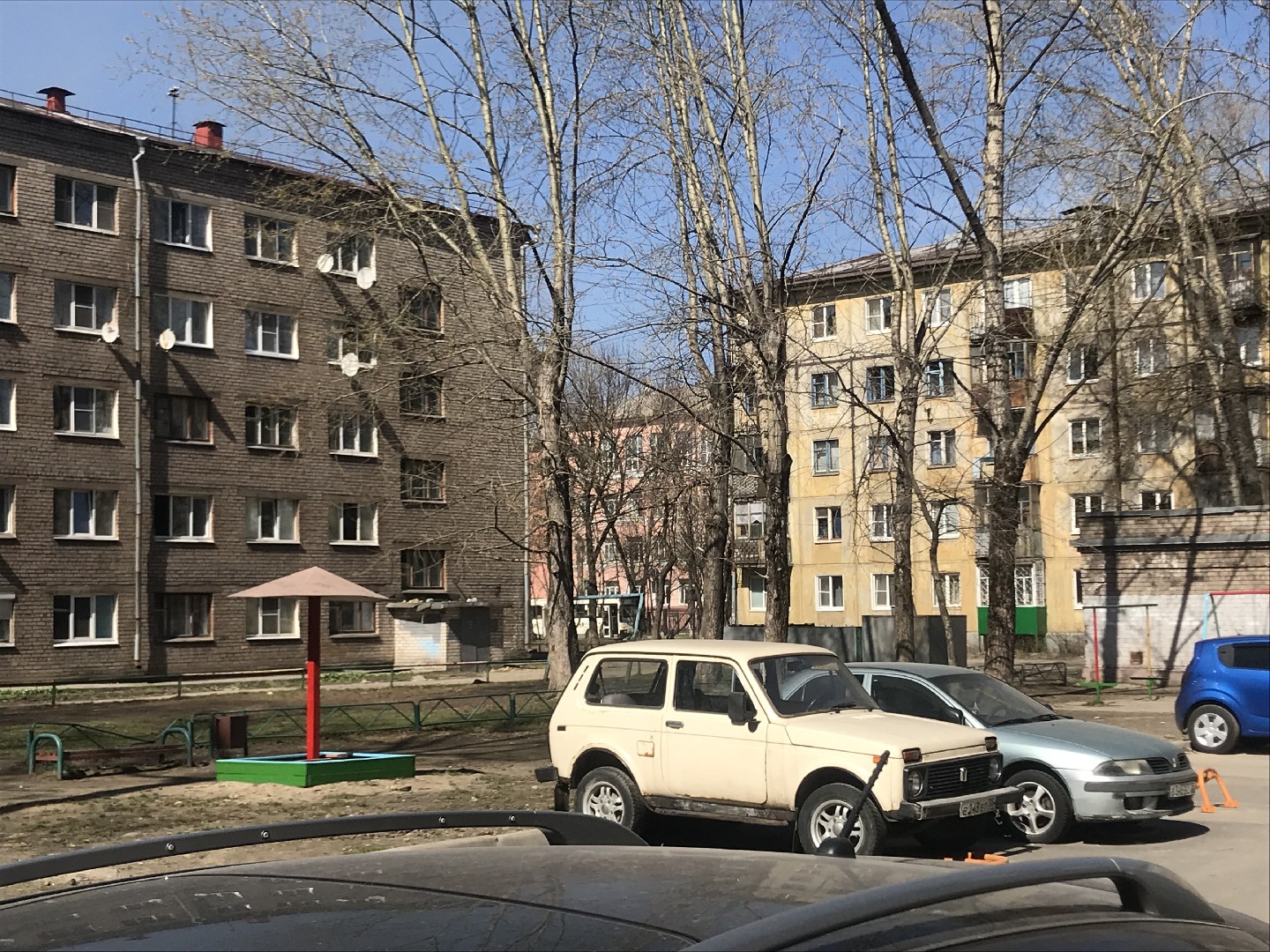 обл. Вологодская, г. Череповец, ул. Металлургов, д. 49-придомовая территория