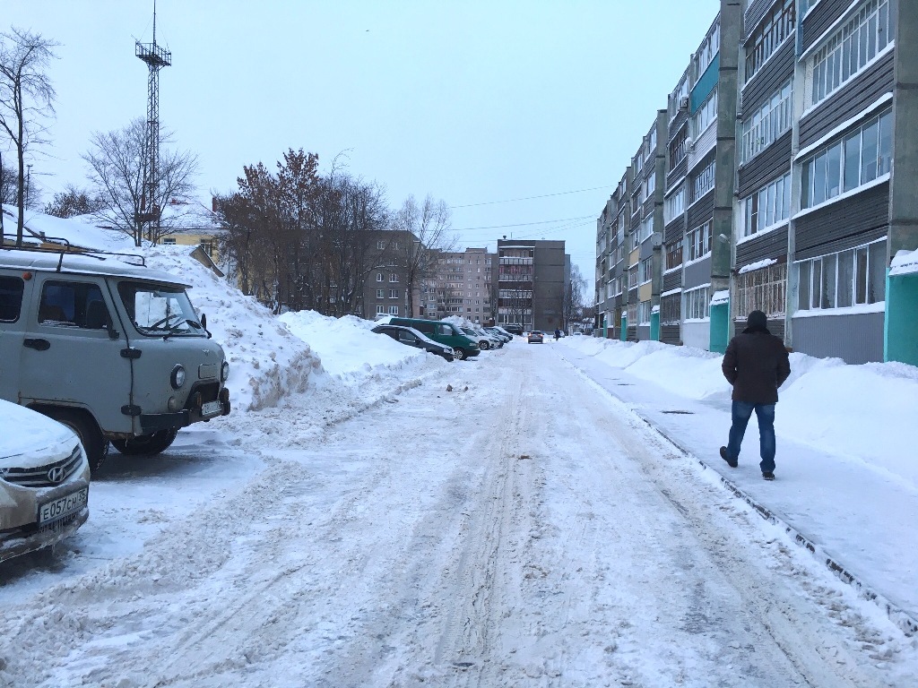 обл. Вологодская, г. Череповец, ул. Набережная, д. 31-придомовая территория