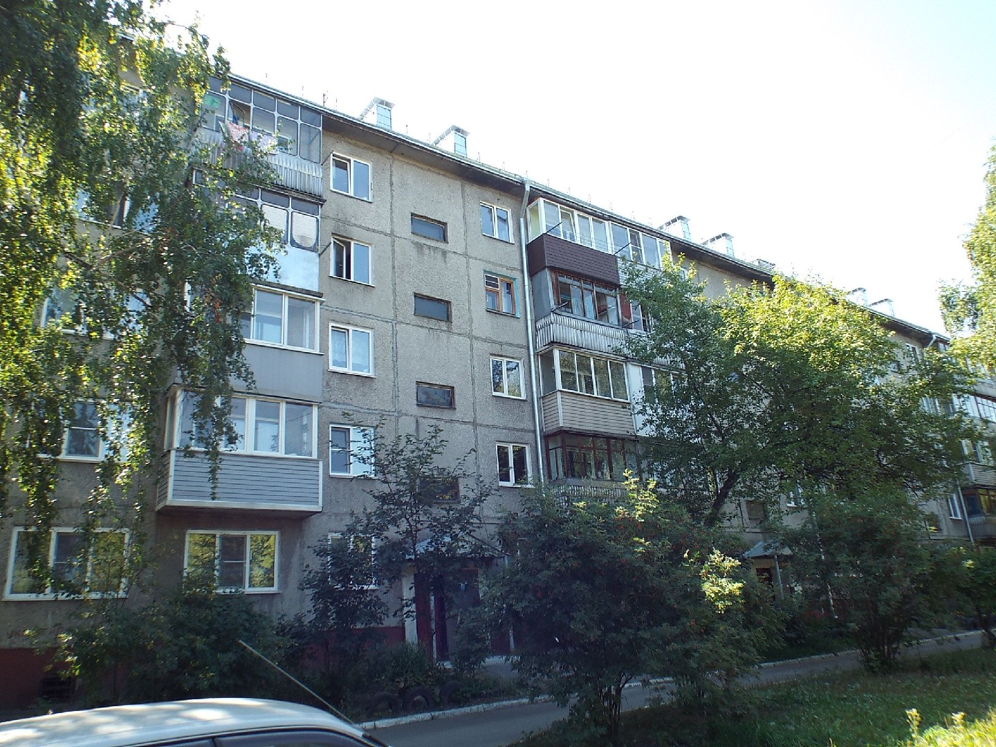 край. Алтайский, г. Барнаул, ул. Георгия Исакова, д. 165-фасад здания