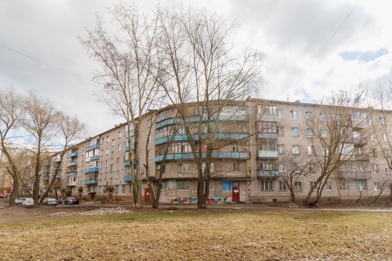 обл. Вологодская, г. Череповец, ул. Первомайская, д. 19-фасад здания