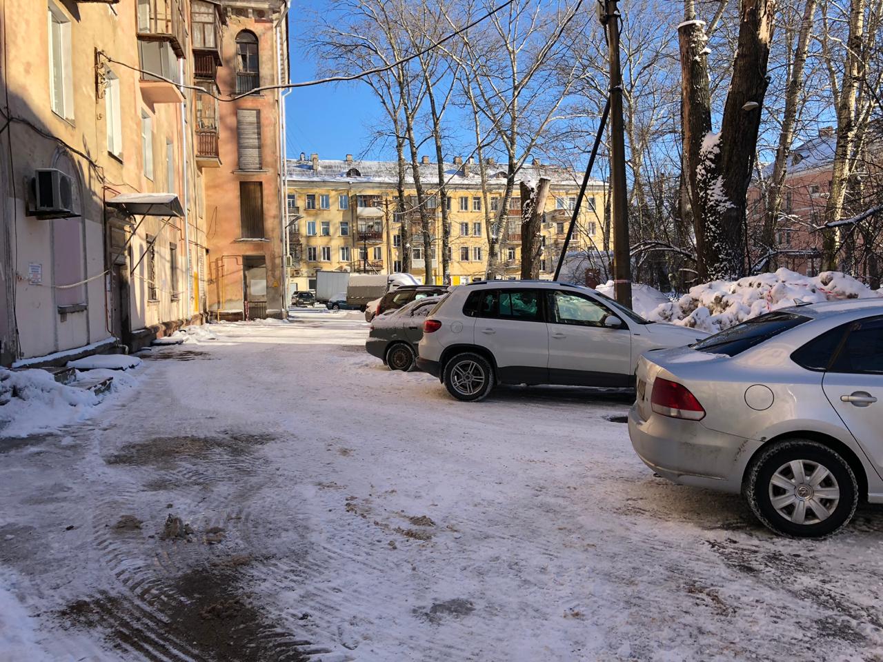 обл. Вологодская, г. Череповец, пр-кт. Победы, д. 32-придомовая территория