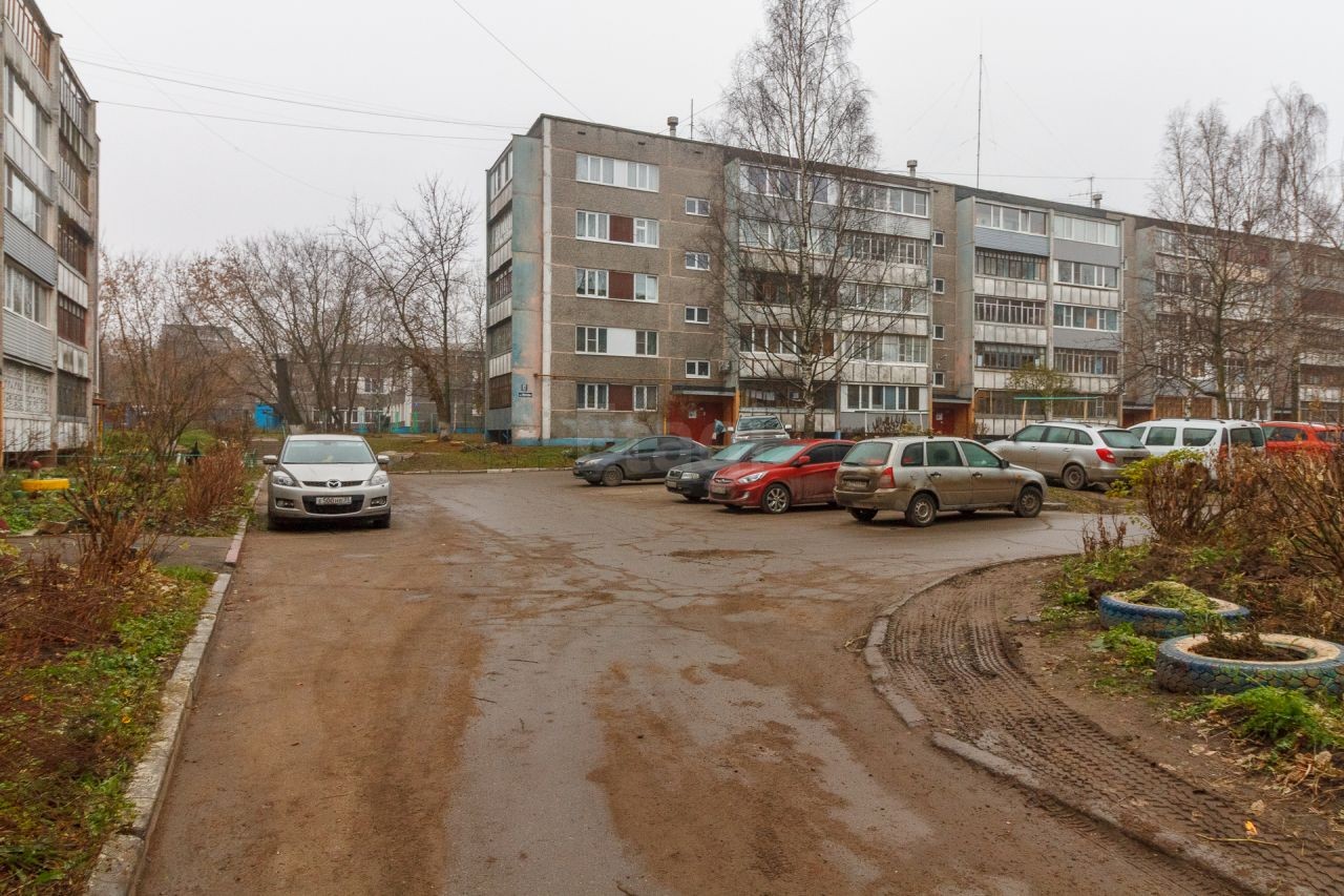 обл. Вологодская, г. Череповец, пр-кт. Победы, д. 84-придомовая территория