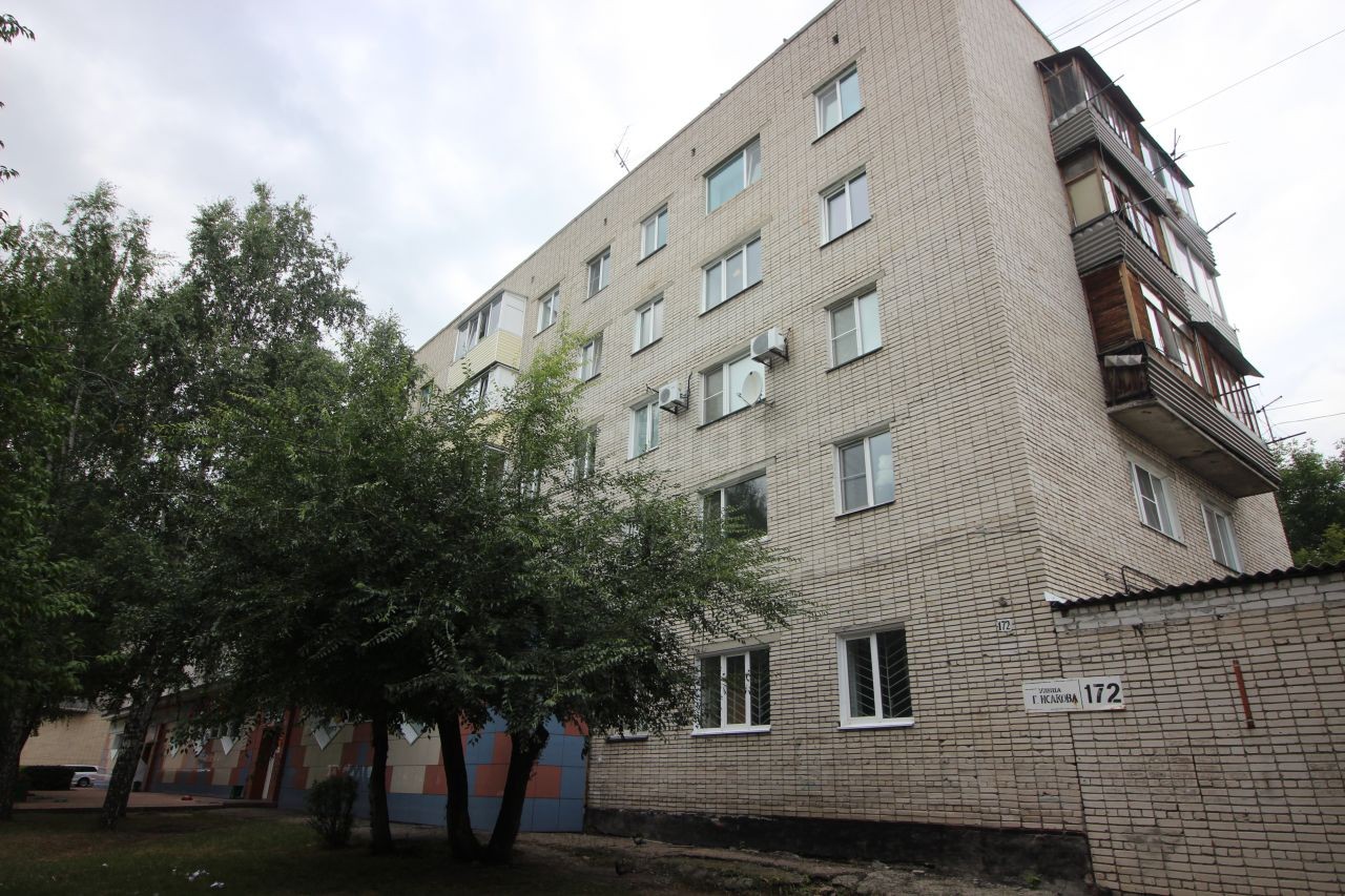 край. Алтайский, г. Барнаул, ул. Георгия Исакова, д. 172-фасад здания
