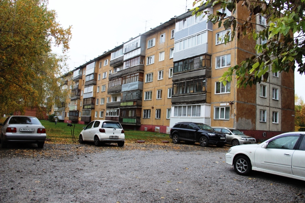 край. Алтайский, г. Барнаул, ул. Георгия Исакова, д. 246-фасад здания