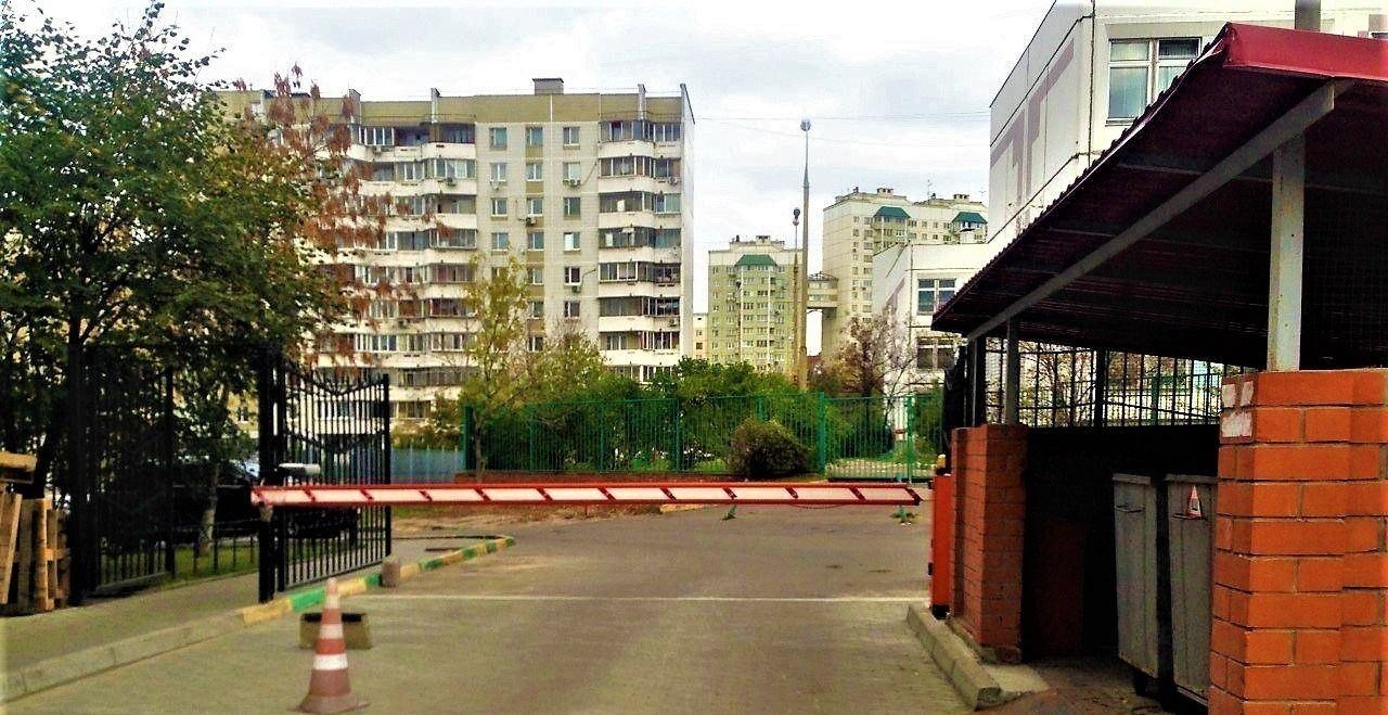 г. Москва, ул. Авиаконструктора Миля, д. 15, к. 1-придомовая территория