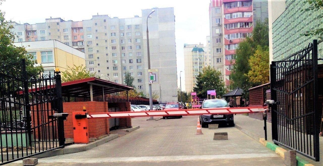 г. Москва, ул. Авиаконструктора Миля, д. 15, к. 1-придомовая территория