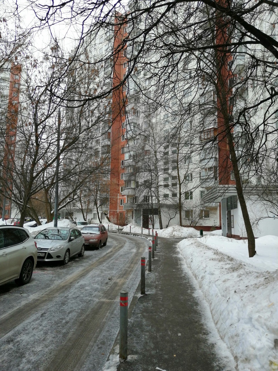 г. Москва, ул. Академика Анохина, д. 6, к. 1-придомовая территория