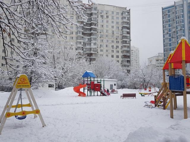 г. Москва, ул. Академика Анохина, д. 6, к. 4-придомовая территория