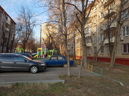 г. Москва, ул. Академика Комарова, д. 20-придомовая территория