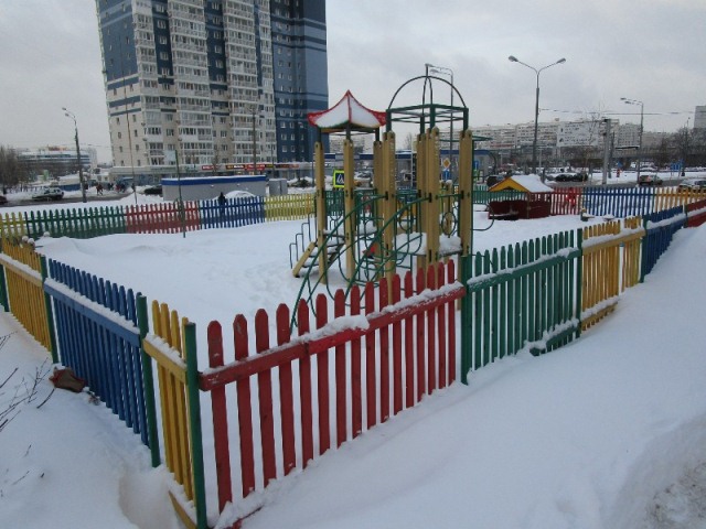 г. Москва, ул. Академика Янгеля, д. 1-придомовая территория