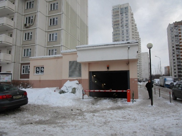 г. Москва, ул. Академика Янгеля, д. 1-придомовая территория