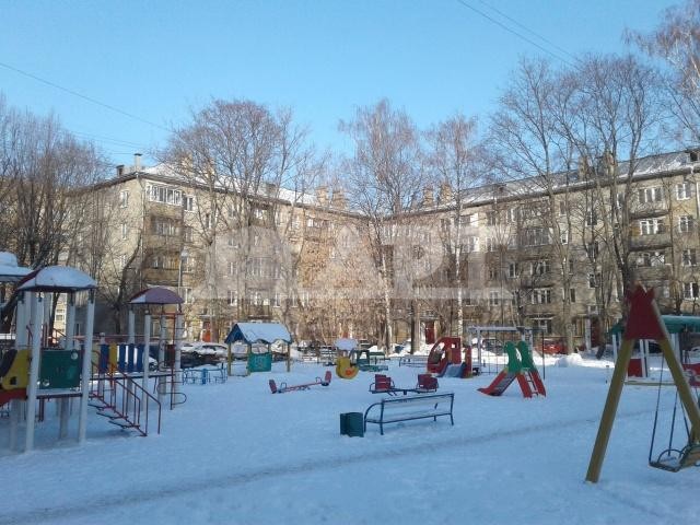 г. Москва, ул. Академическая Б., д. 10/13-придомовая территория