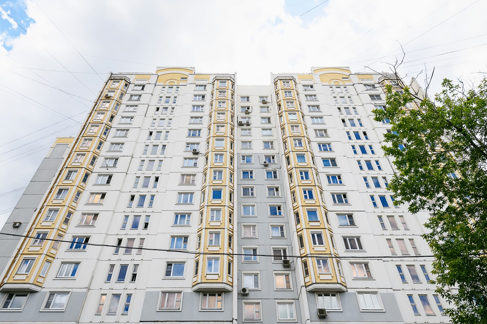 г. Москва, ул. Архитектора Власова, д. 17, к. 1-фасад здания