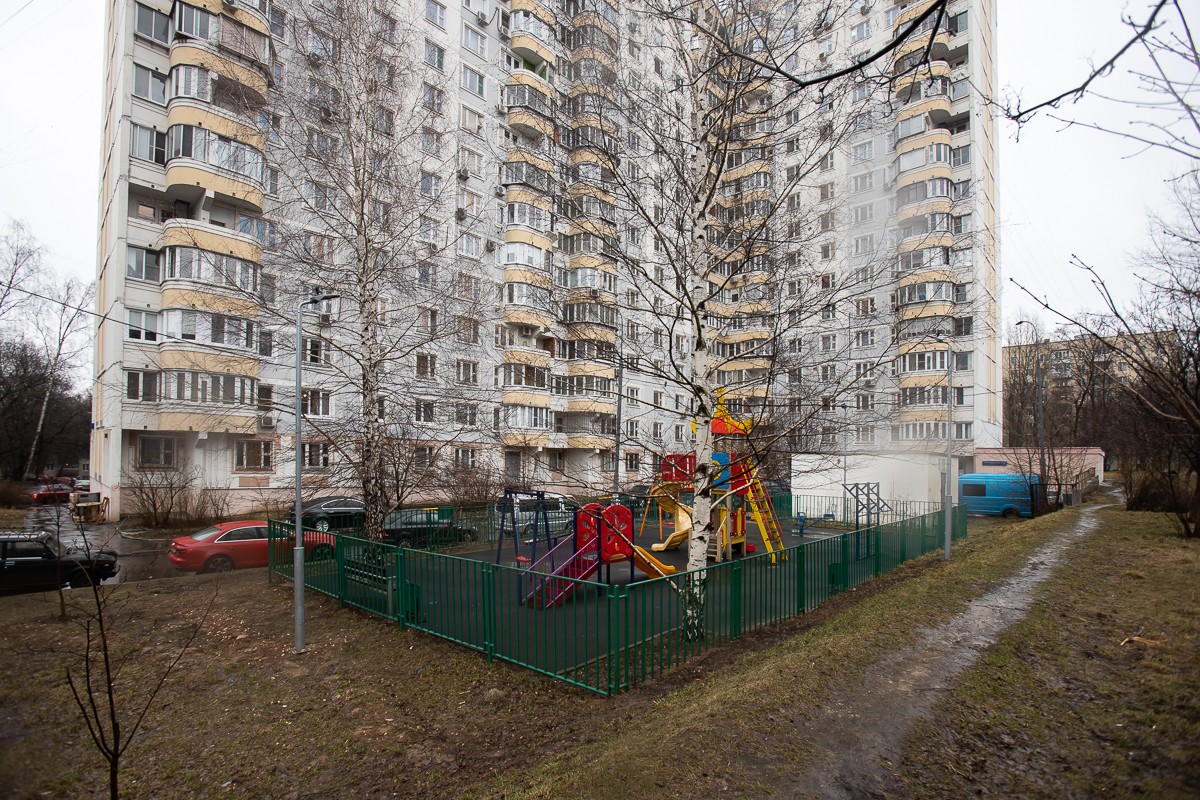 г. Москва, ул. Архитектора Власова, д. 17, к. 1-придомовая территория