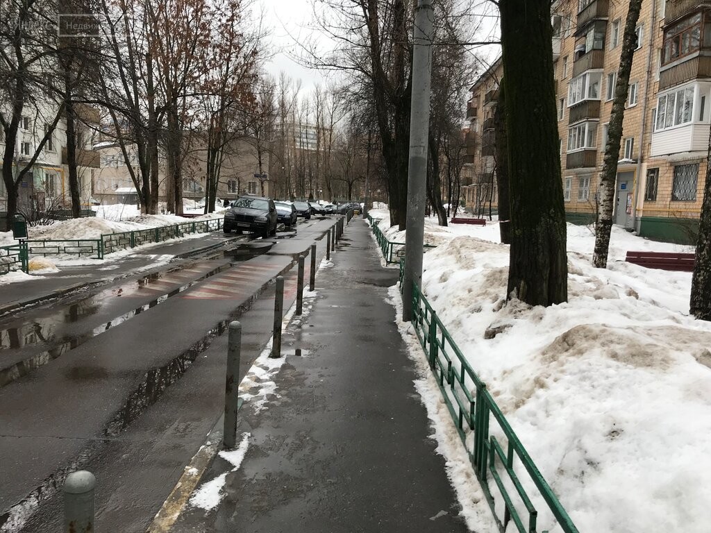 г. Москва, ул. Архитектора Власова, д. 25, к. 1-придомовая территория