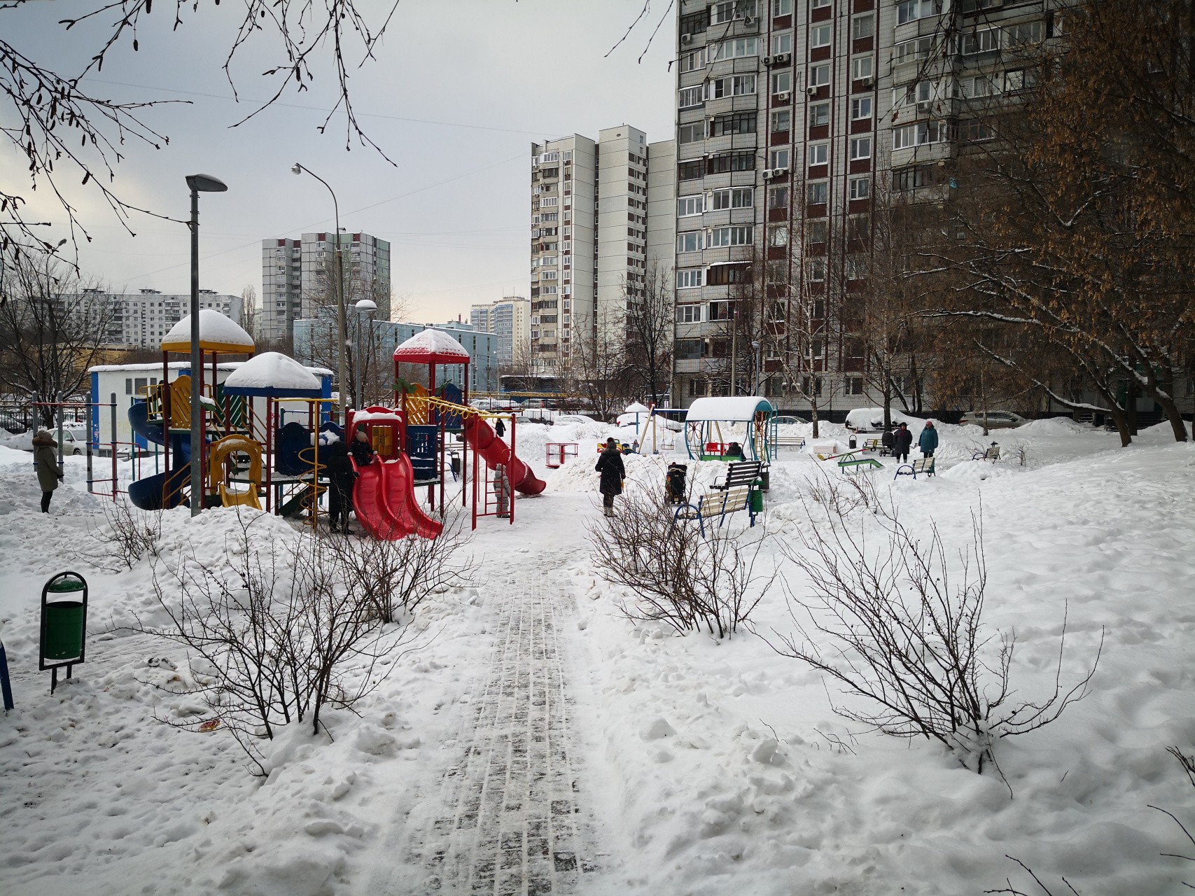 г. Москва, пр-кт. Балаклавский, д. 3-придомовая территория