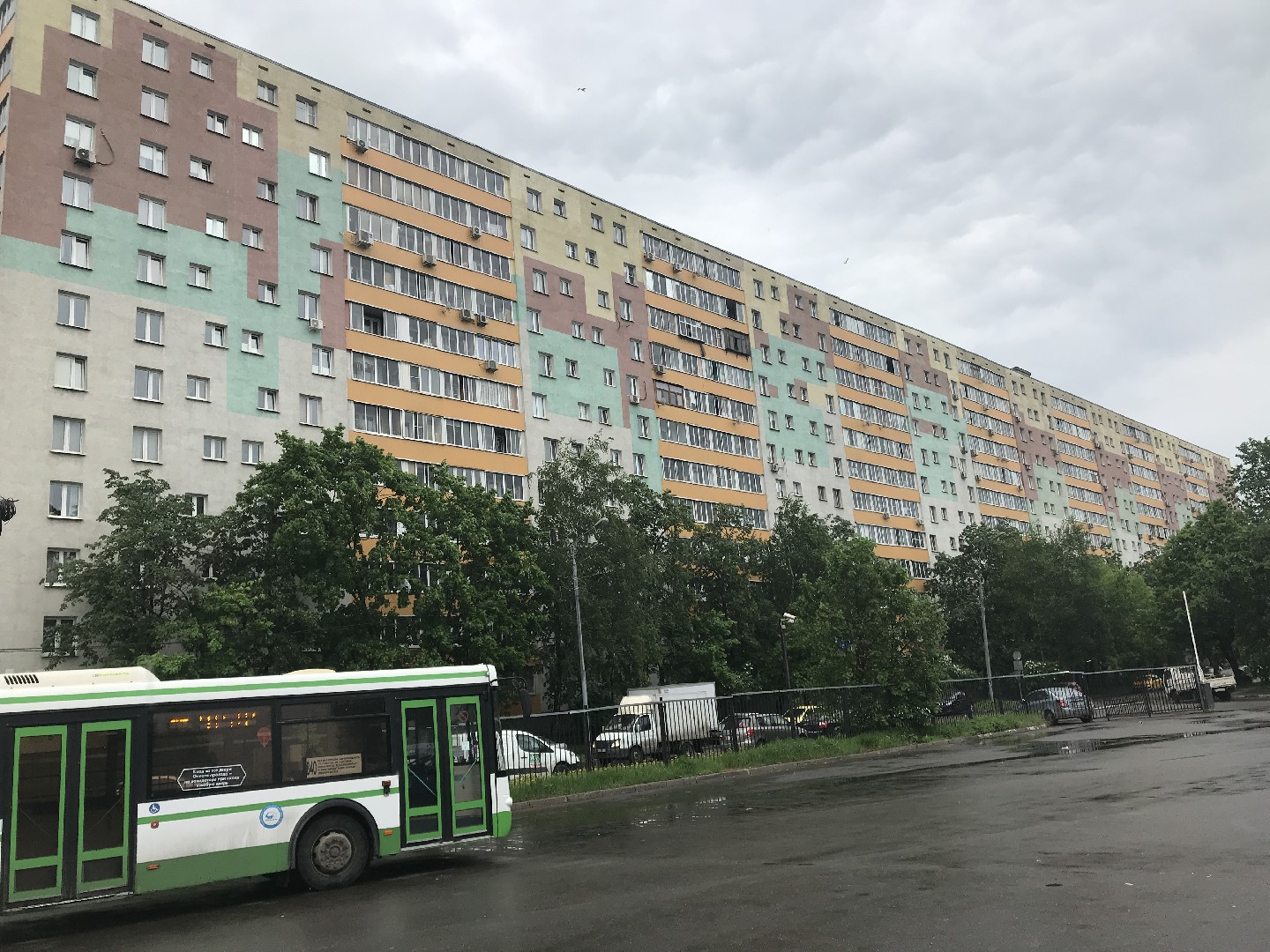 г. Москва, ул. Барвихинская, д. 10-фасад здания
