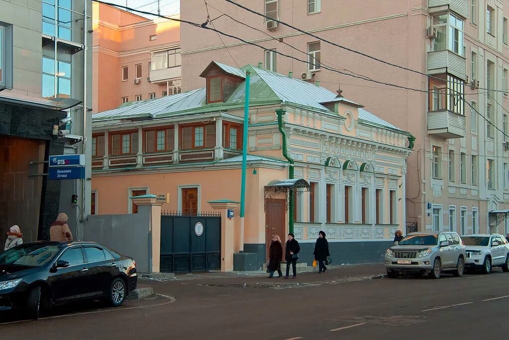 г. Москва, ул. Бахрушина, д. 28-фасад здания