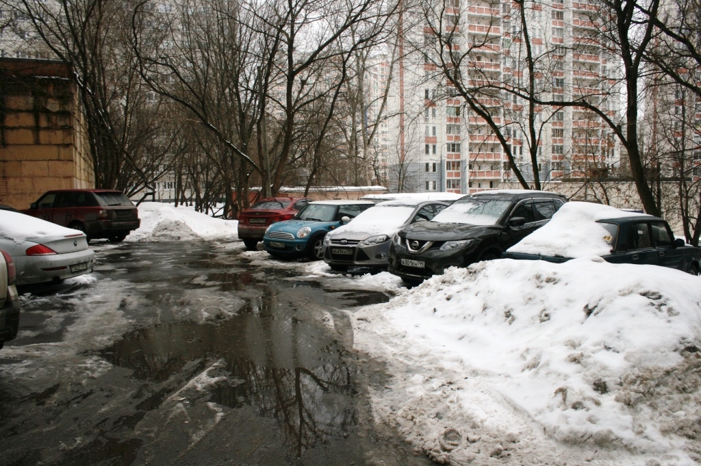 г. Москва, ул. Беловежская, д. 17-придомовая территория