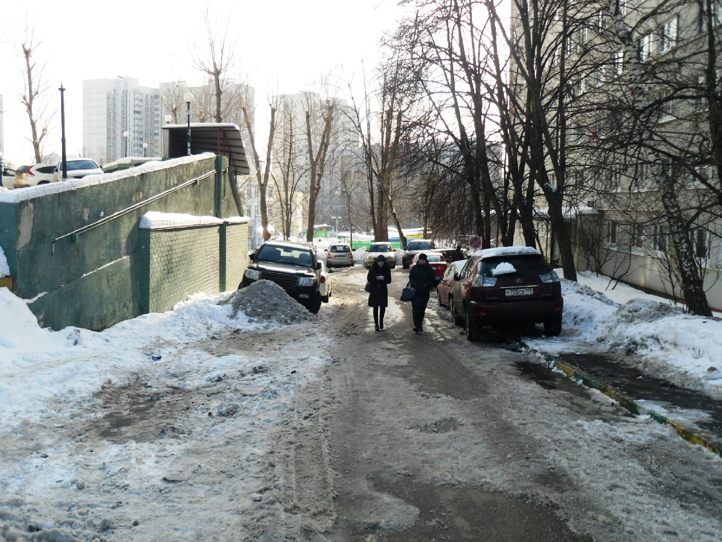 г. Москва, ул. Беловежская, д. 17, к. 2-придомовая территория