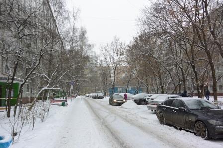 г. Москва, аллея. Березовая, д. 7В-придомовая территория