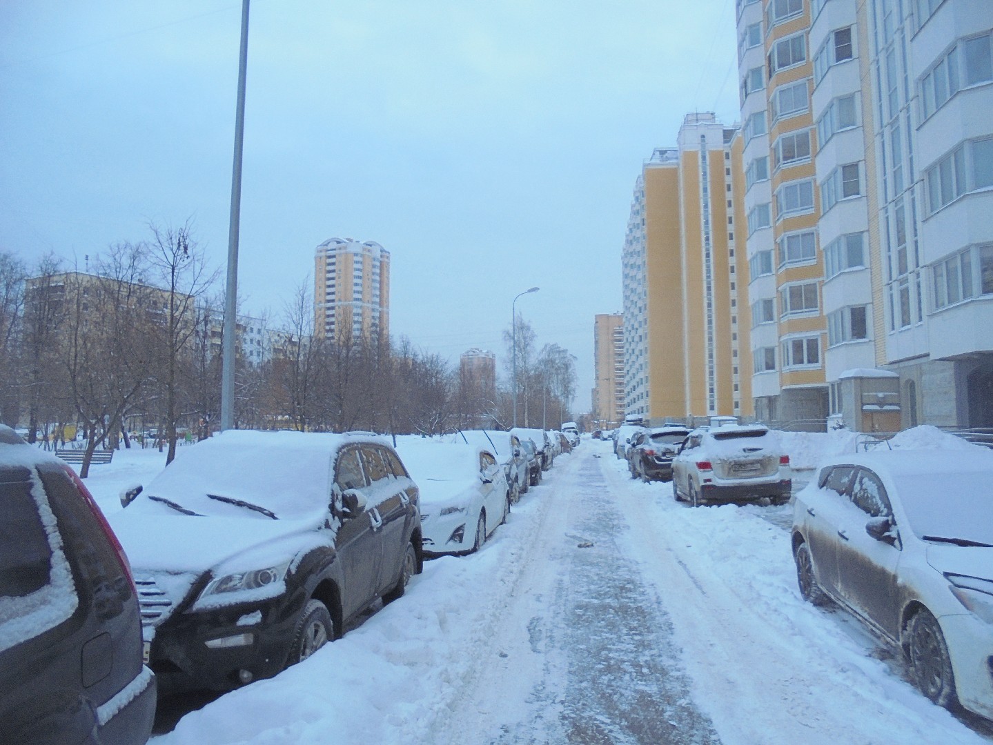 г. Москва, б-р. Бескудниковский, д. 27, к. 4-придомовая территория