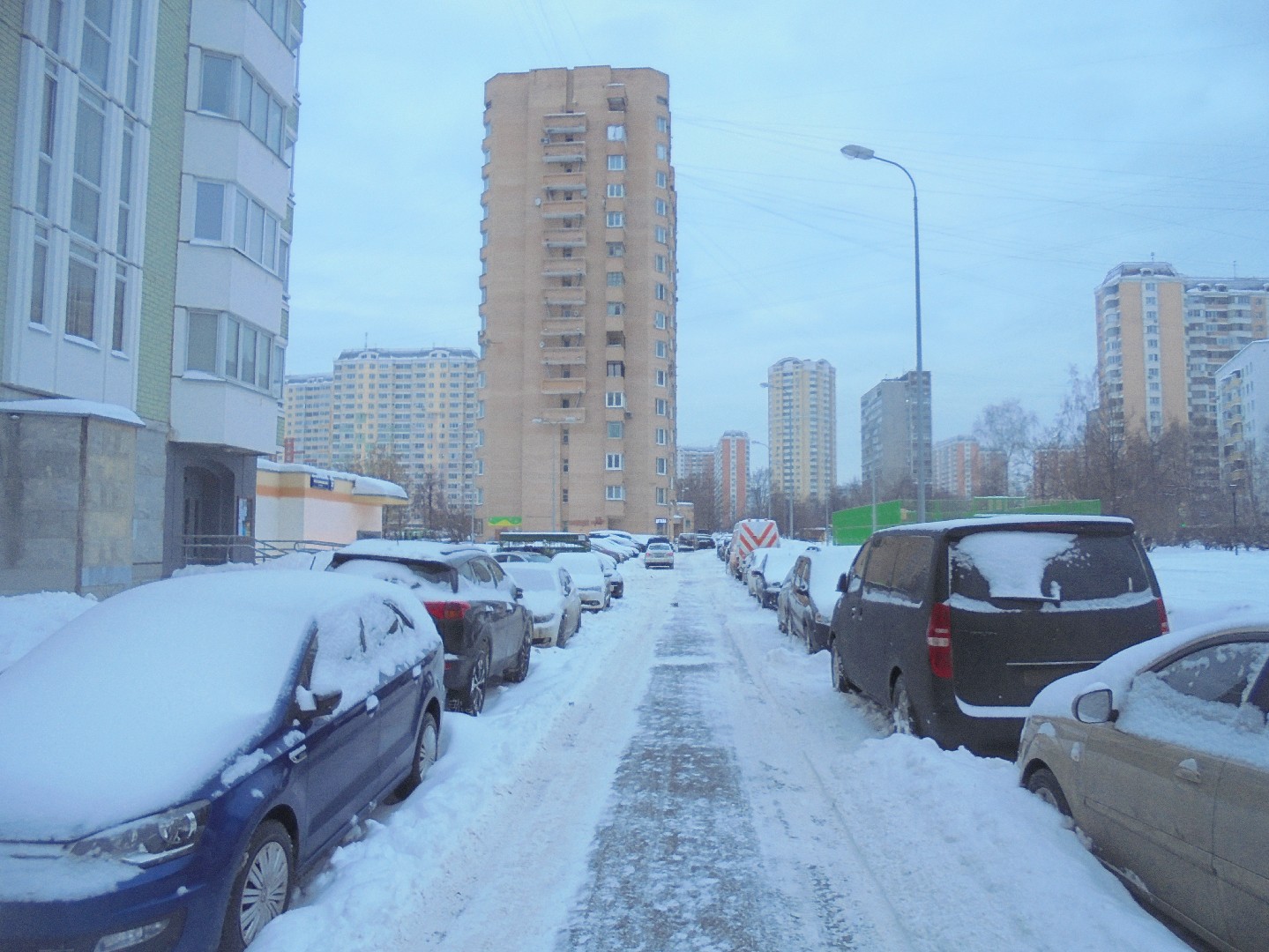 г. Москва, б-р. Бескудниковский, д. 27, к. 4-придомовая территория