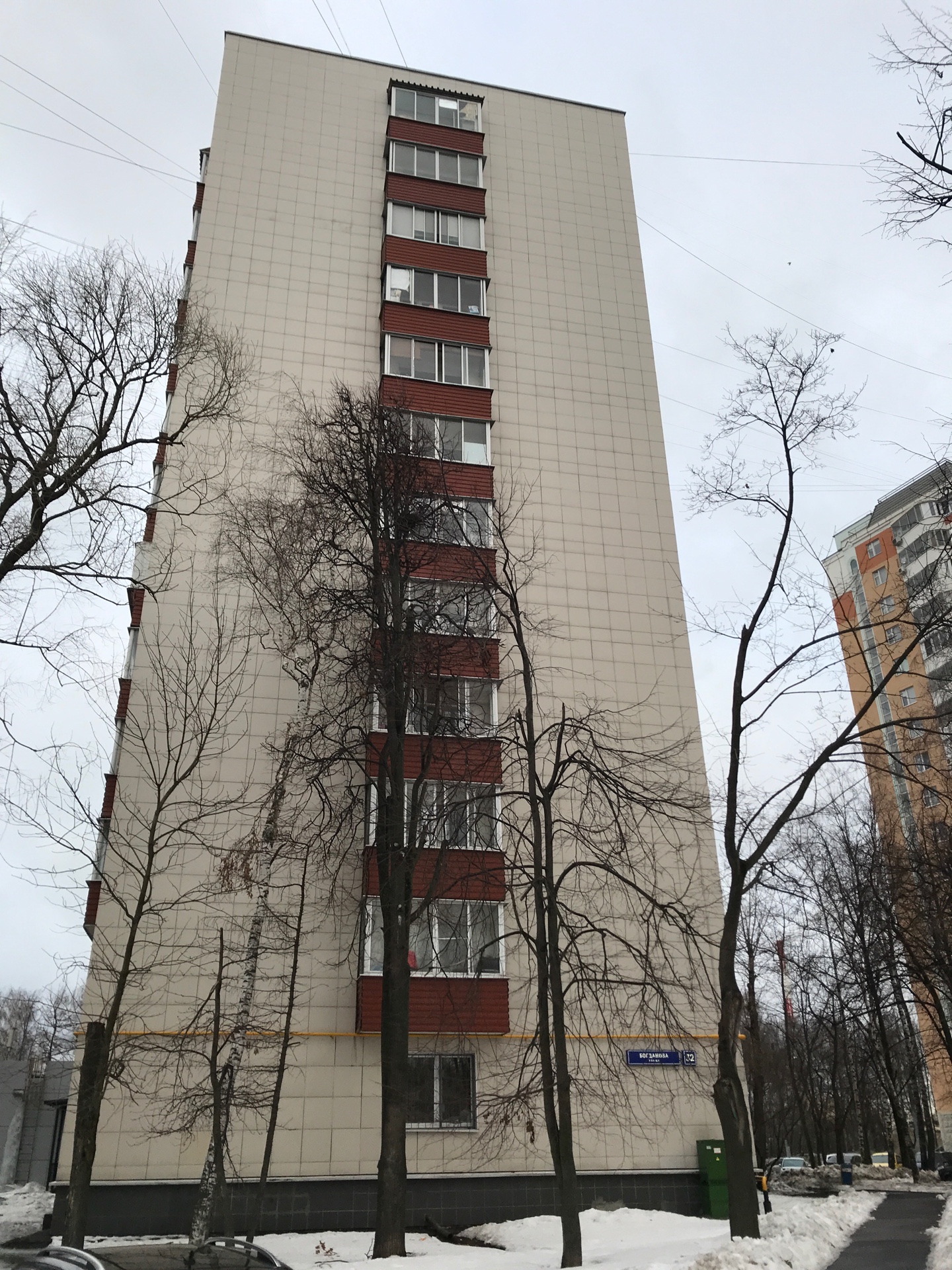 г. Москва, ул. Богданова, д. 32-фасад здания