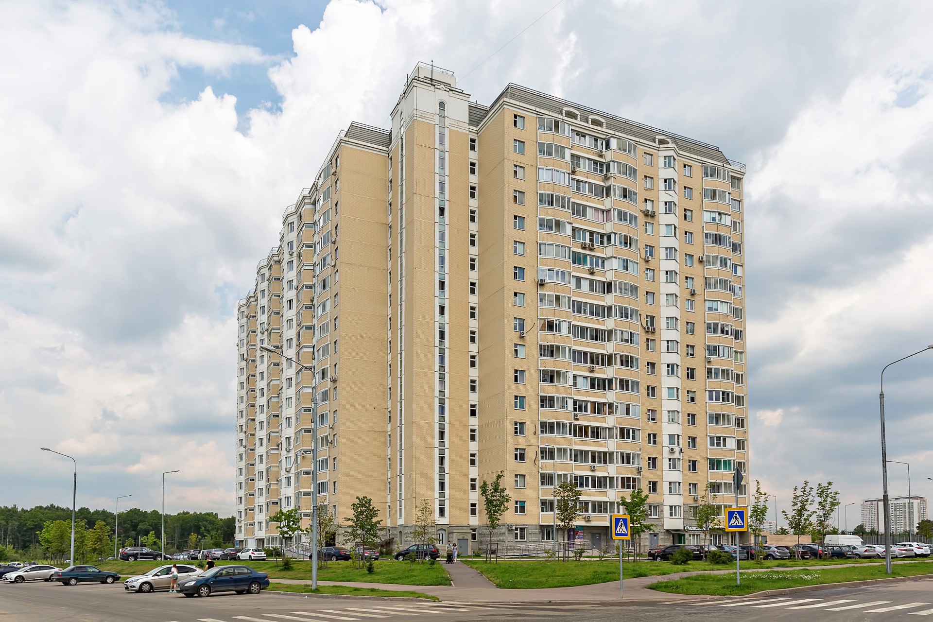 г. Москва, ул. Бориса Пастернака (п Внуковское), д. 3-фасад здания