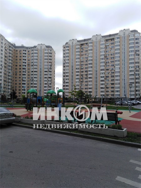 г. Москва, ул. Бориса Пастернака (п Внуковское), д. 13-придомовая территория