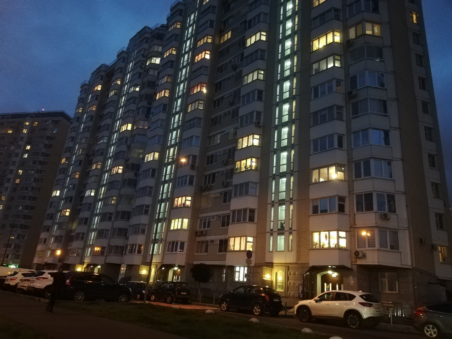 г. Москва, ул. Бориса Пастернака (п Внуковское), д. 13-фасад здания