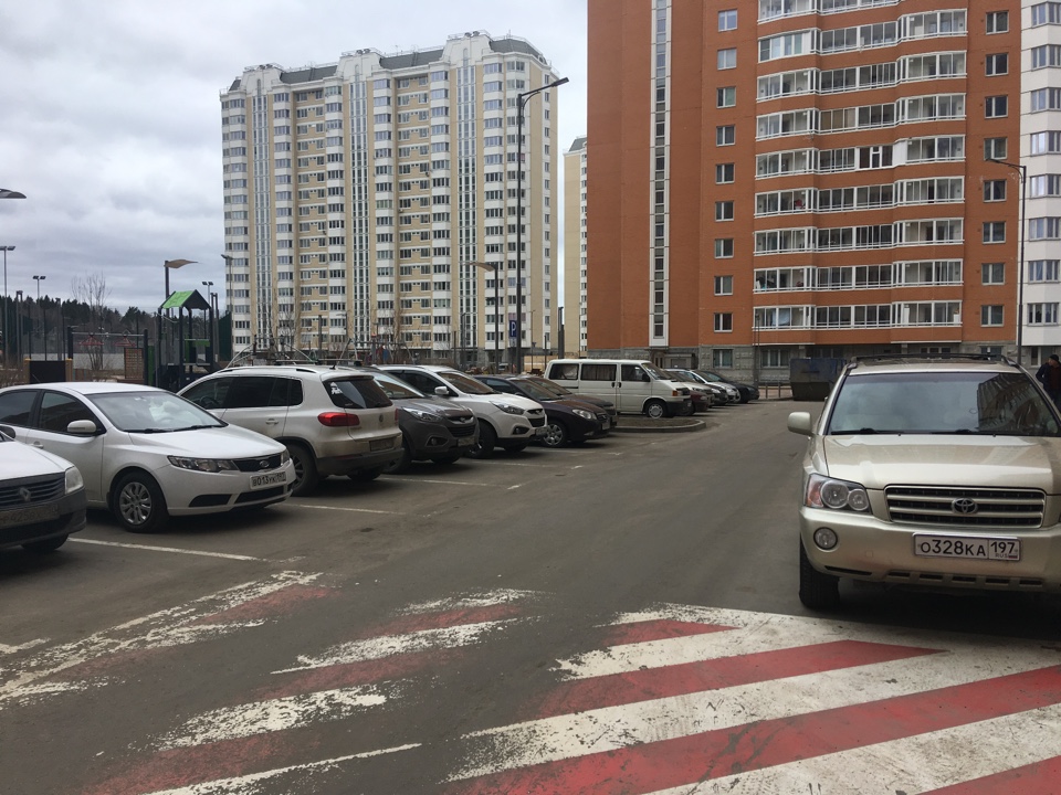 г. Москва, ул. Бориса Пастернака (п Внуковское), д. 31, к. 1-придомовая территория