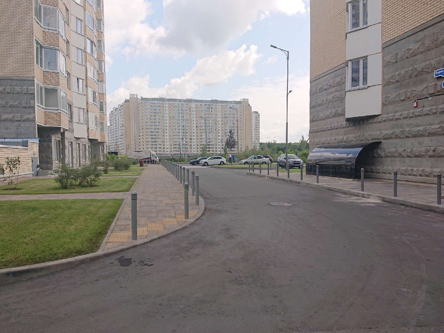 г. Москва, ул. Бориса Пастернака (п Внуковское), д. 43-придомовая территория