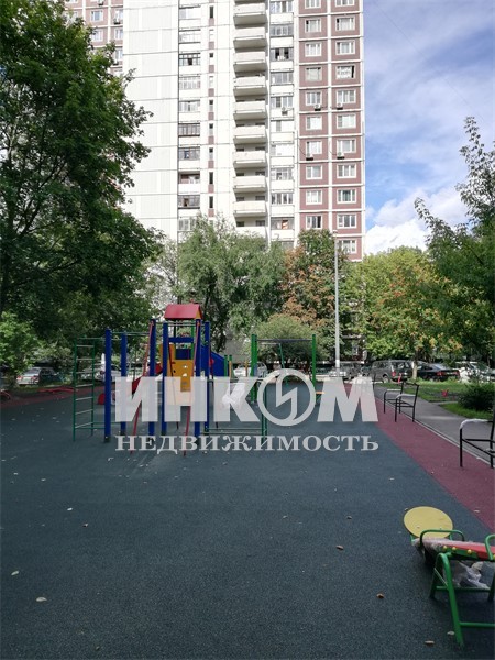 г. Москва, ул. Борисовские Пруды, д. 20, к. 1-придомовая территория