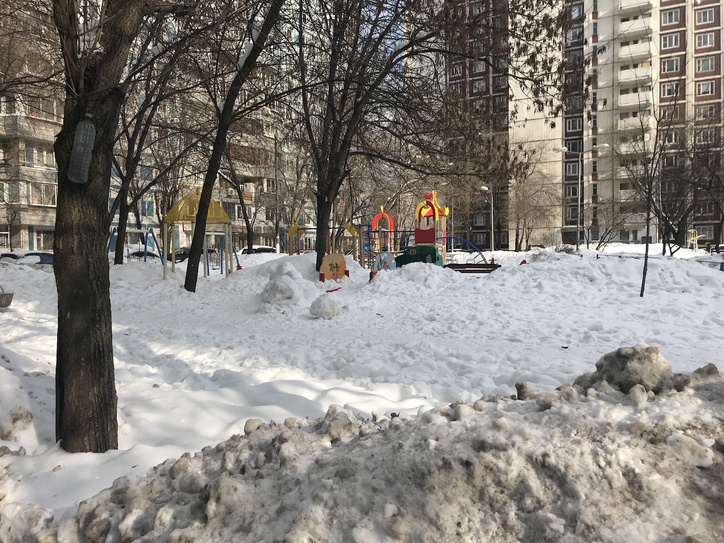 г. Москва, ул. Борисовские Пруды, д. 28/1-придомовая территория