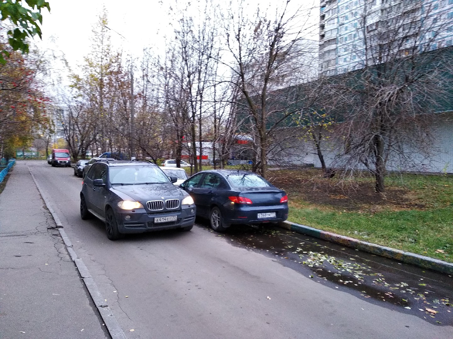 г. Москва, ул. Борисовские Пруды, д. 38-придомовая территория