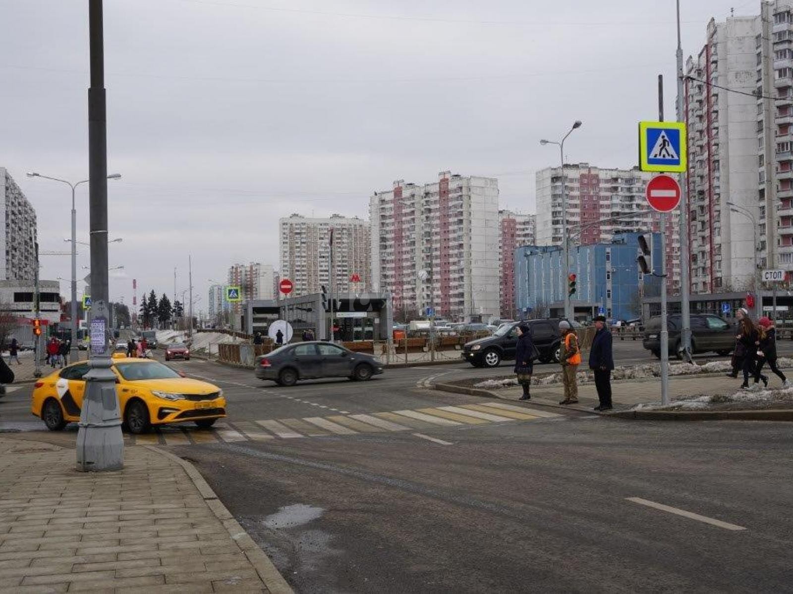 г. Москва, ш. Боровское, д. 40-придомовая территория