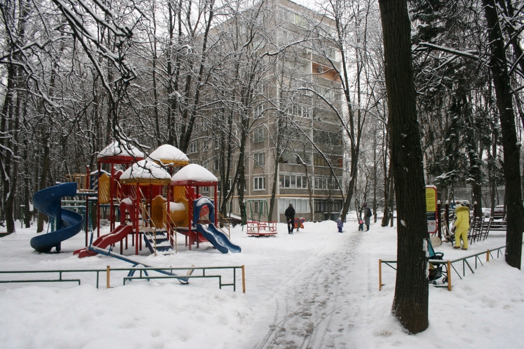 г. Москва, ул. Бутлерова, д. 2, к. 2-придомовая территория