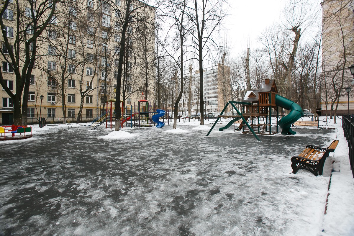 г. Москва, ул. Вавилова, д. 48-придомовая территория