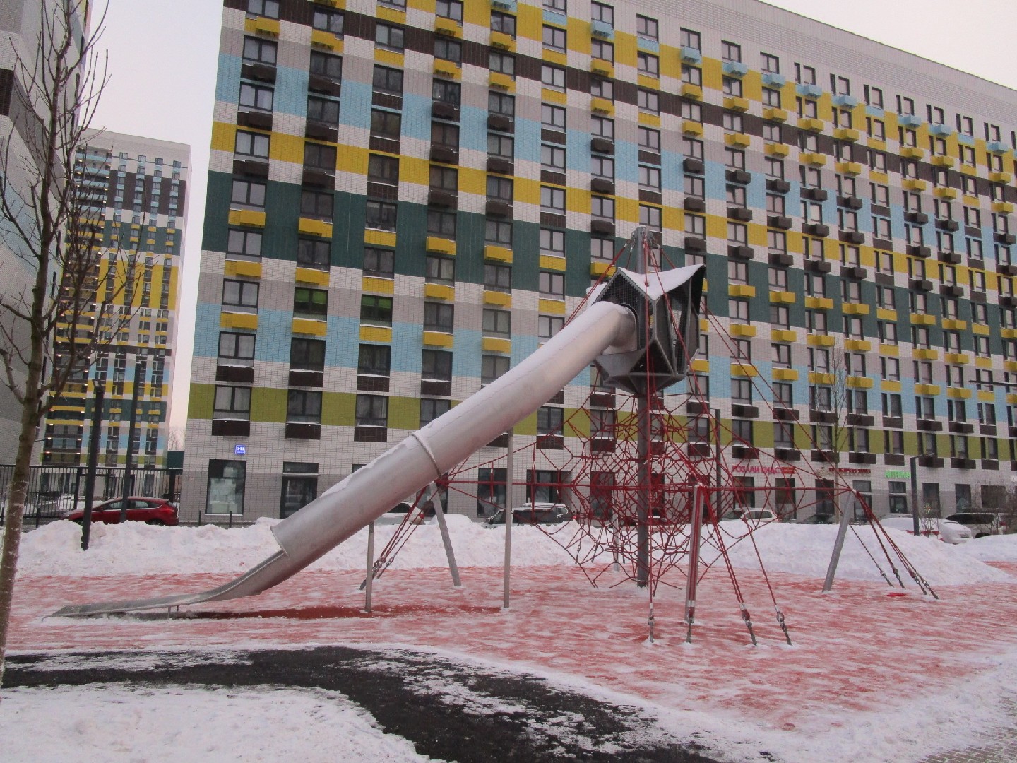 г. Москва, ш. Варшавское, д. 141, к. 8-придомовая территория