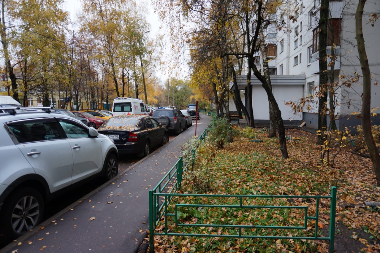 г. Москва, ш. Варшавское, д. 147, к. 2-придомовая территория