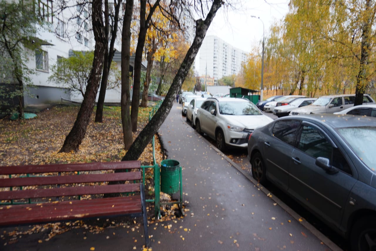 г. Москва, ш. Варшавское, д. 147, к. 2-придомовая территория