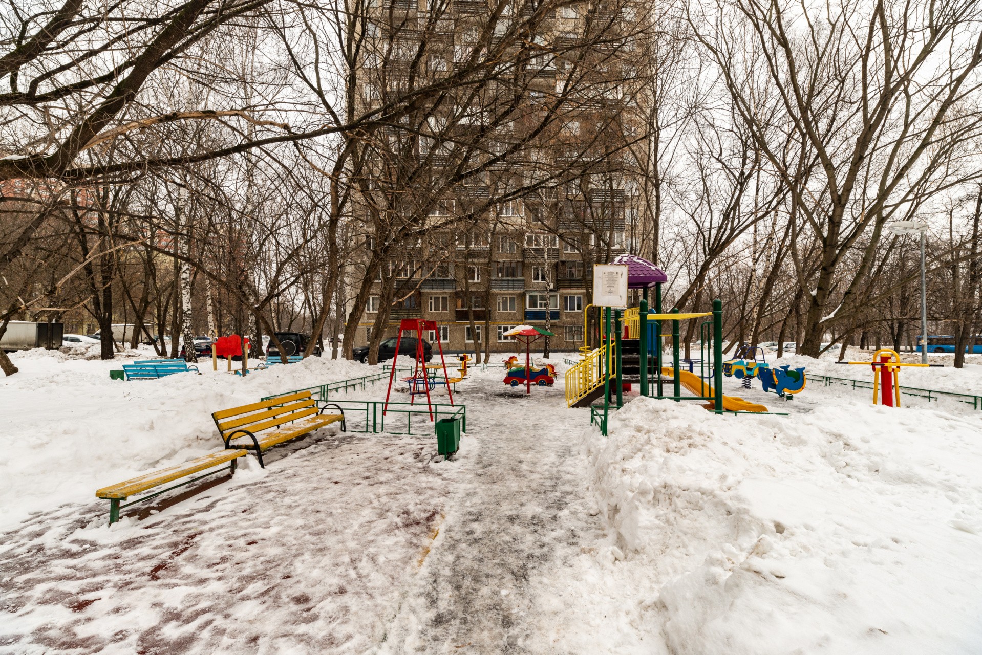 г. Москва, ул. Веерная, д. 14А-придомовая территория