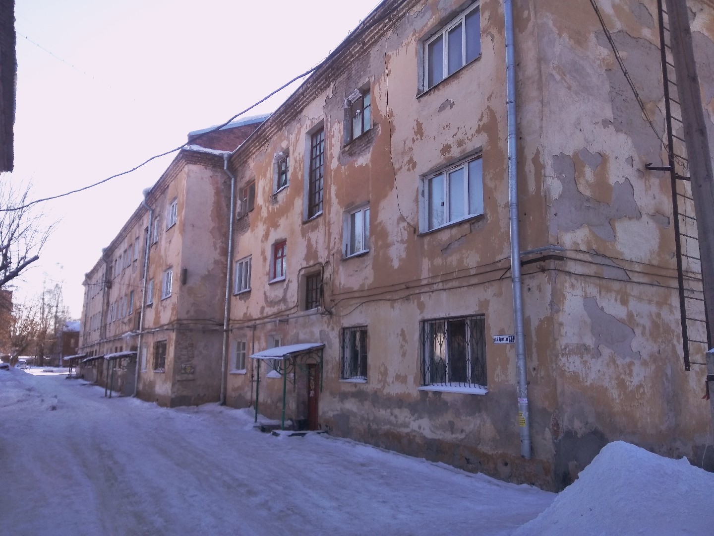 край. Алтайский, г. Барнаул, ул. Гулькина, д. 30-фасад здания