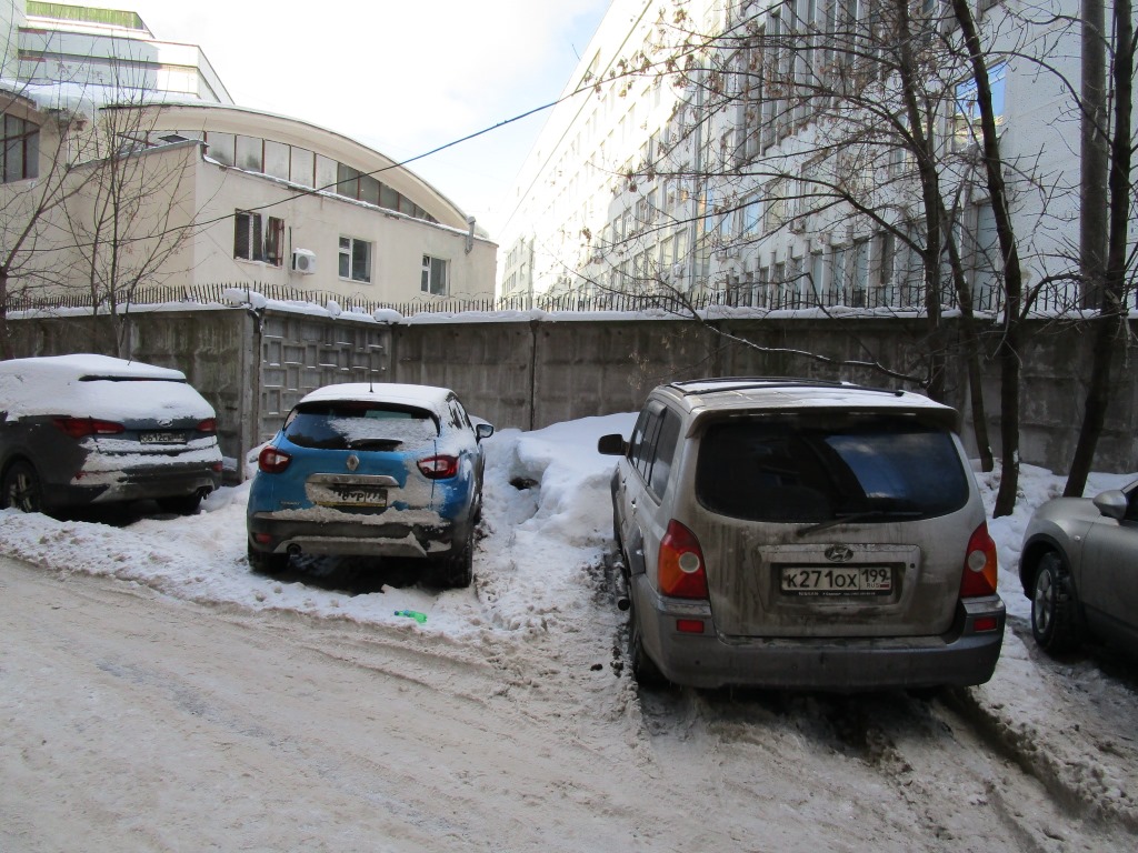 г. Москва, ш. Волоколамское, д. 8-придомовая территория